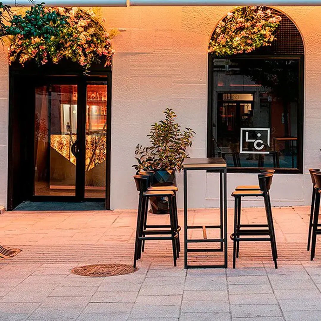 Africa Bar Stool (Set of 4) - Modern Patio Furniture - Image 4