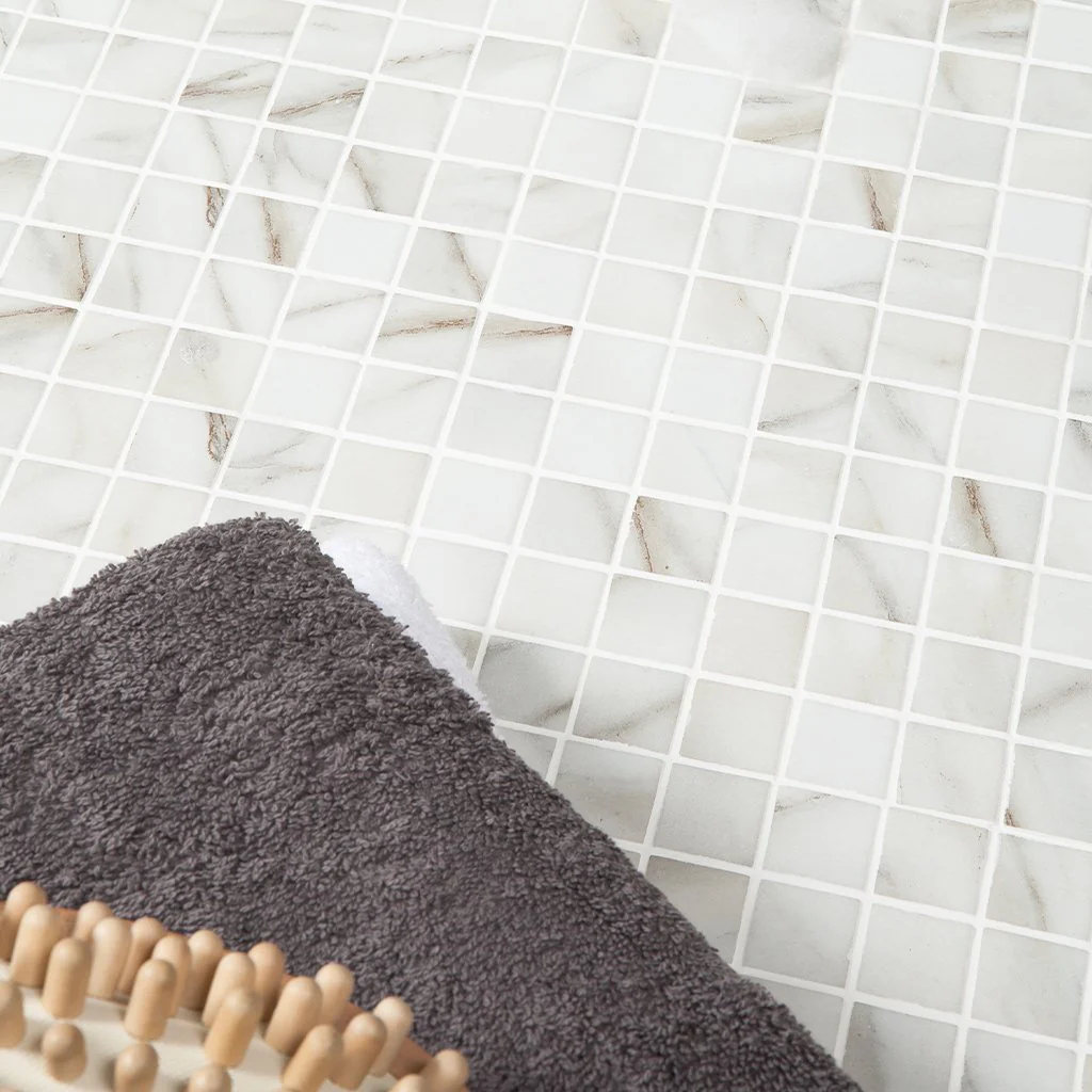 Calacatta MT 4302, 1" x 1" - Glass Tile - Image 3