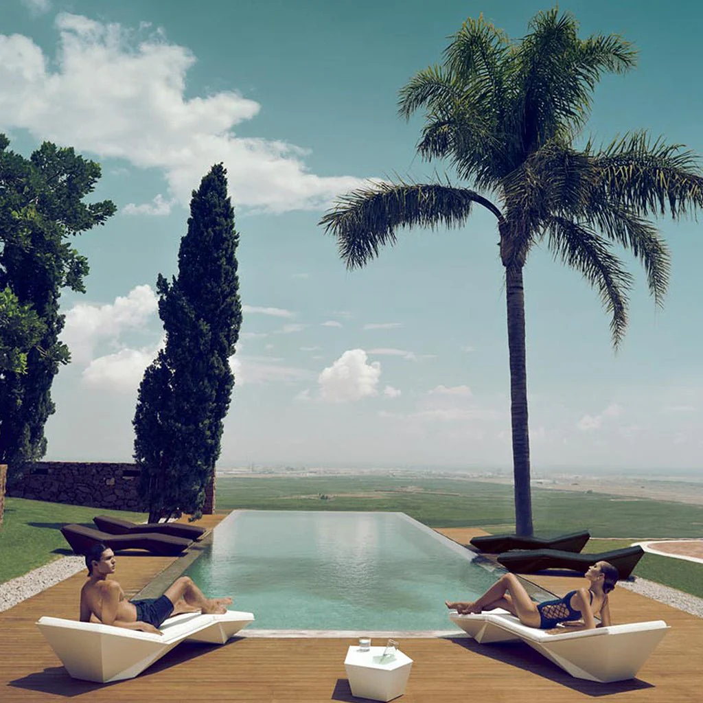 Faz Sun Lounger Table - Modern Pool & Patio Furniture - Image 2