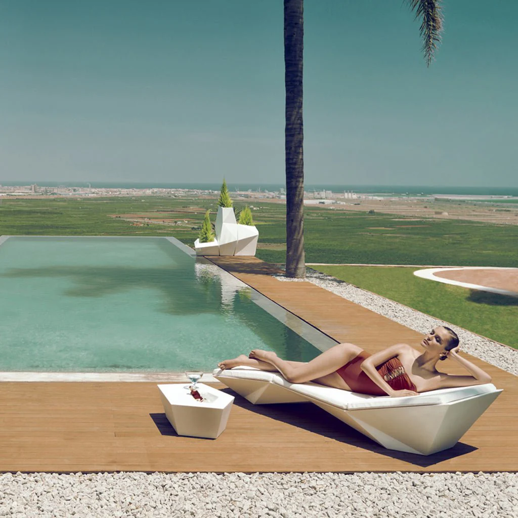 Faz Sun Lounger Table - Modern Pool & Patio Furniture - Image 3