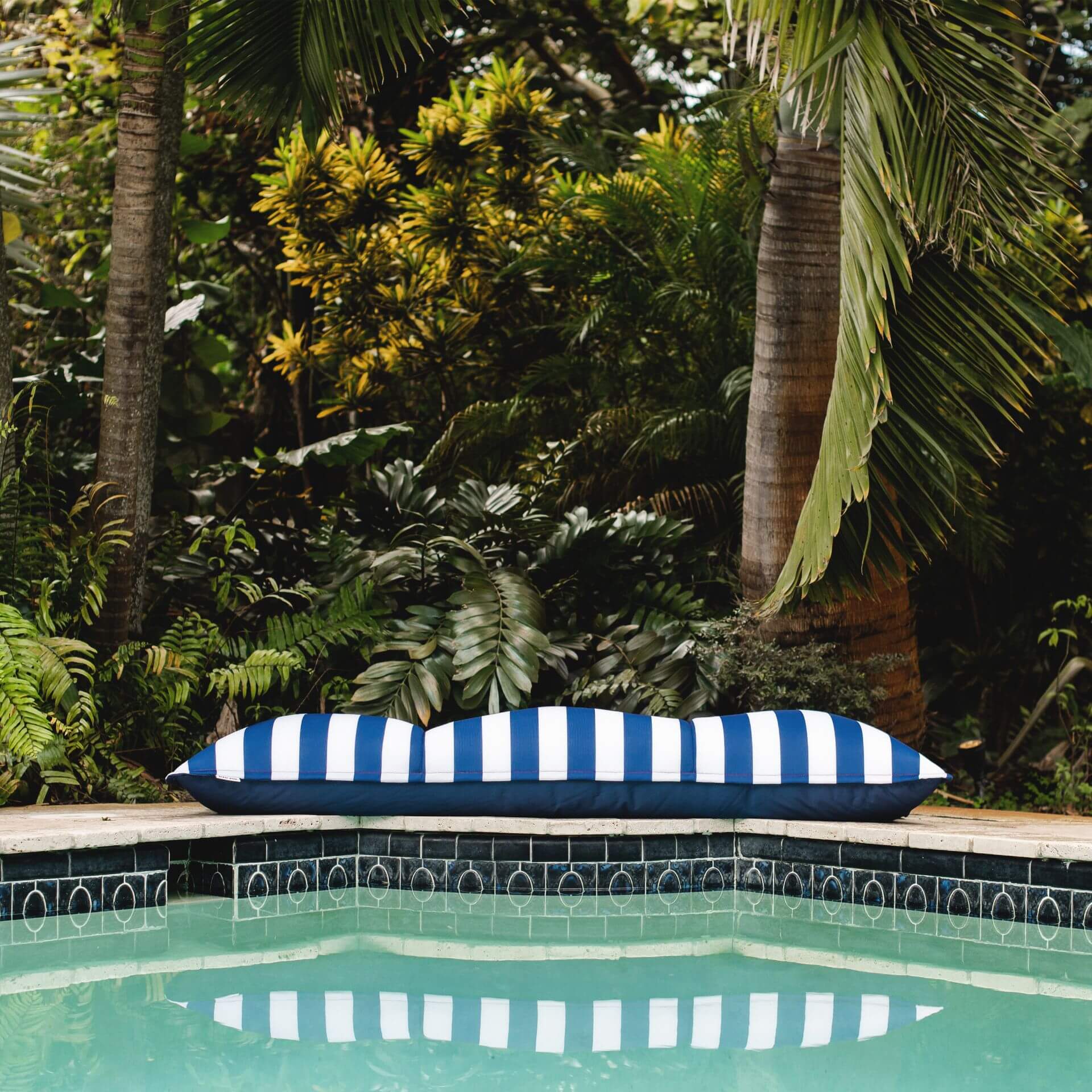 Lagoon Lounger - Pool Float - Image 6