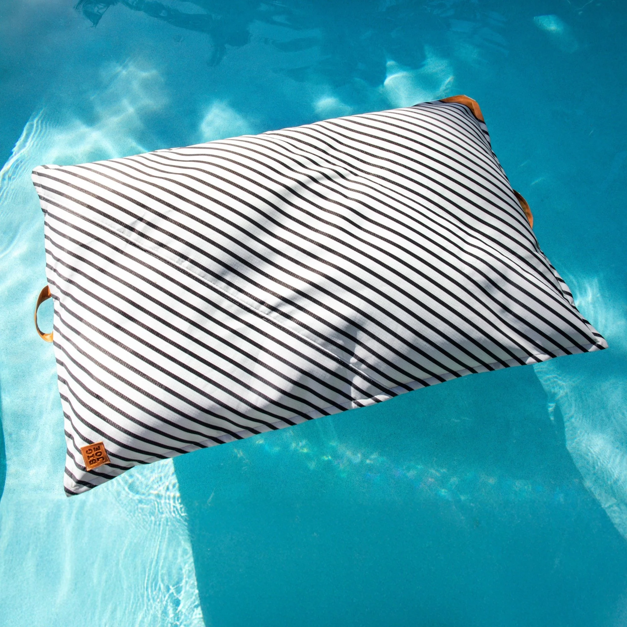 Lux Lagoon Lounger - Pool Float - Image 19