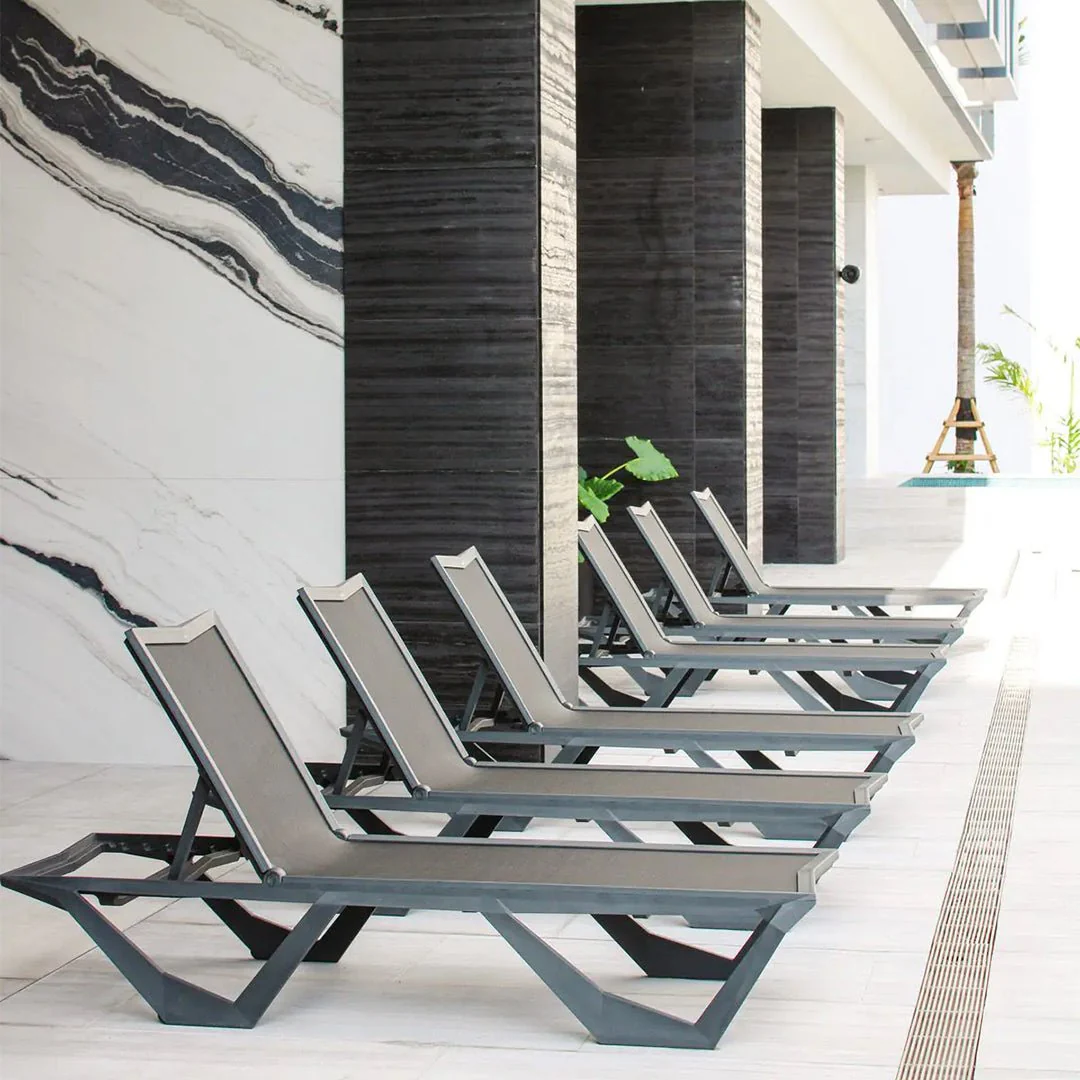 Voxel Sun Chaise (Set of 4) - Modern Pool Lounger - Image 3